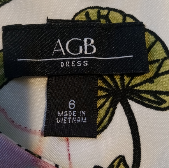 AGB flower print dress with white background. S (6) - Picture 4 of 4